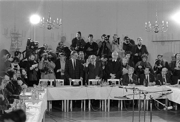 Central Round Table meets for the first time in East Berlin, 30th anniversary on 7 December