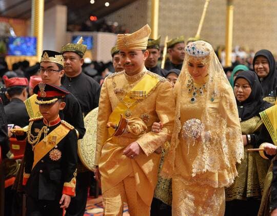 Sultan of Brunei strips daughter-in-law of all titles, archive photos