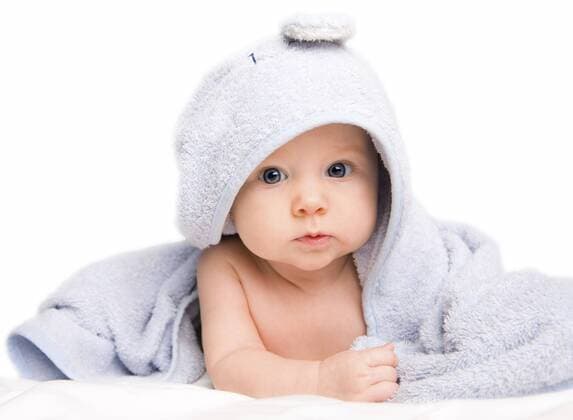 Bathing newborn: Model release