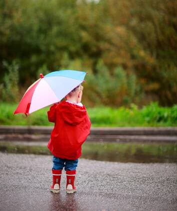 Little children with umbrella - Model release