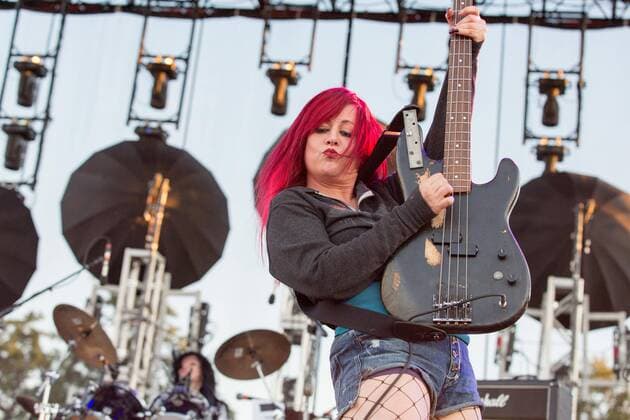L7 bassist Jennifer Finch has died