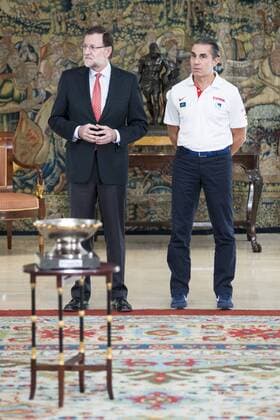Mariano Rajoy receives national basketball team in Madrid