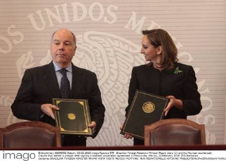 Viera and Ruiz sign Bilateral Agreement in Mexico