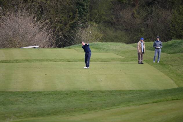 Cameron and Obama play golf