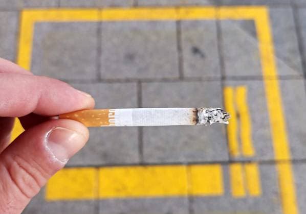 Baden-Württemberg bans smoking in outdoor pools, archive images