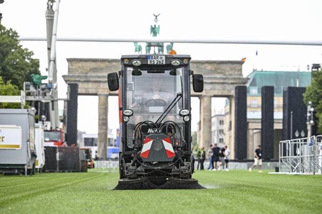 EURO 2024, fan zone in Berlin, turf cleaning