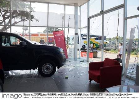 Heavy rioting during teachers' strike in Mexico
