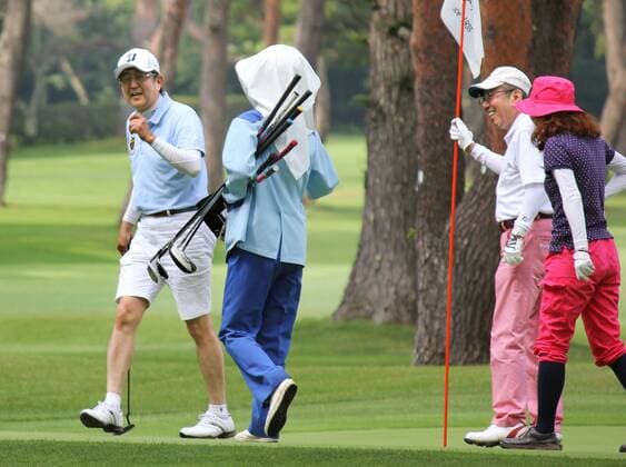 Shinzo Abe playing golf