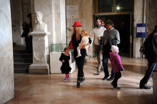 Michelle Hunziker with her family in the park and in the Natural History Museum