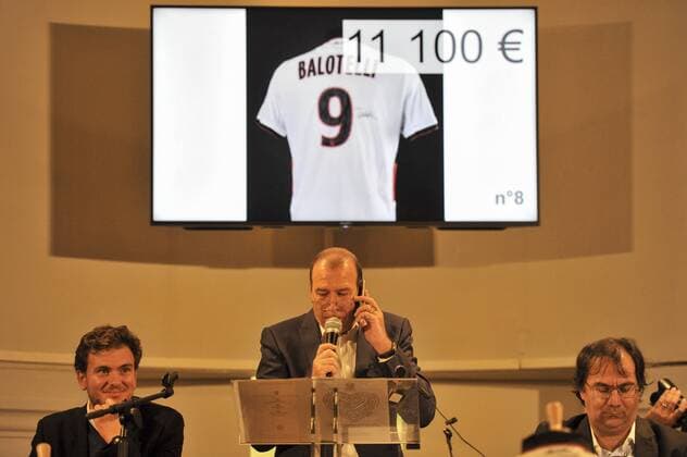 Auction of OGC Nice football jerseys for victims of terrorism