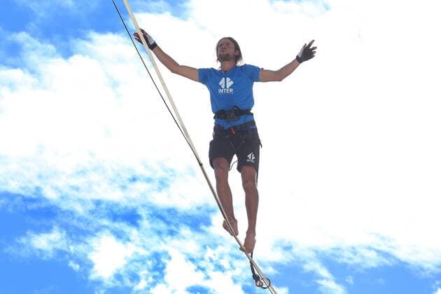 Slackliner Alexander Schultz in action in Mexico City