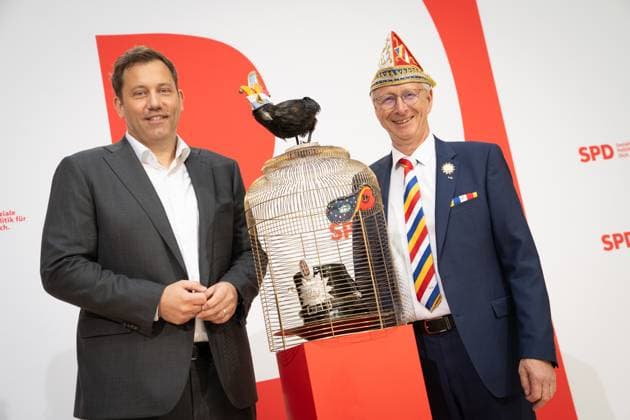 Berlin, press conference with Lars Klingbeil on the forthcoming award of the Order against Animal Seriousness