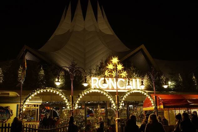 Premiere of the Roncalli Christmas Circus in Berlin
