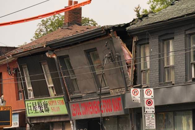 Canada, houses about to collapse in Toronto