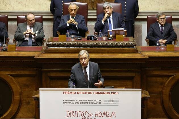 Antonio Guterres receives Human Rights Award in Lisbon