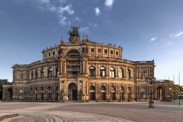 Rescue operation and concert cancellation at the Dresden Semperoper, archive images