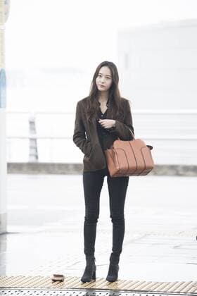Suzy Bae and Krystal Jung travel to Milan Fashion Week
