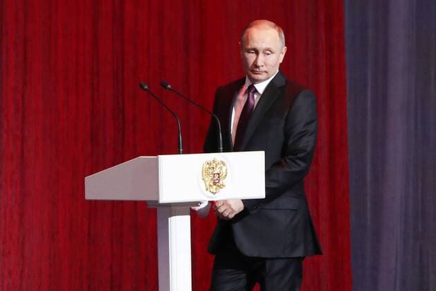 Vladimir Putin opens concert in Moscow