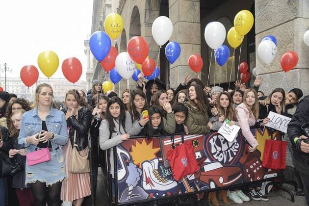 Milan Fashion Week - Gigi Hadid fans in Rinascente
