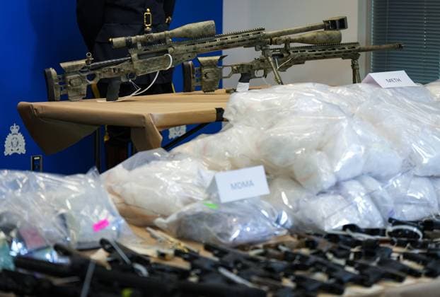 Canada, Drugs and weapons seized in Surrey