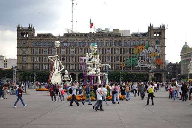 Mexico, Dia de Muertos, preparations in Mexico City