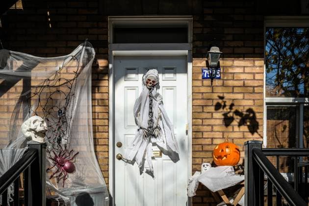 Canada, Decorated houses on Halloween in Montreal