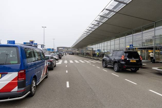 Amsterdam, Israel sends planes for football fans after riots, impressions from Schiphol Airport