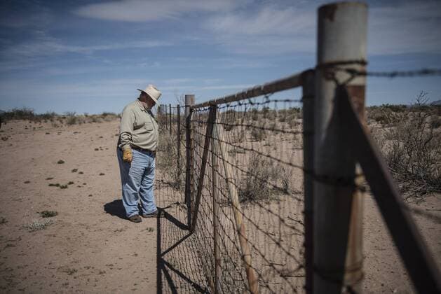 USA: Landowner at the border to Mexico