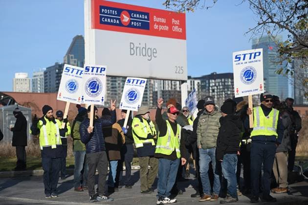 Canada, strike by postal workers in Montreal