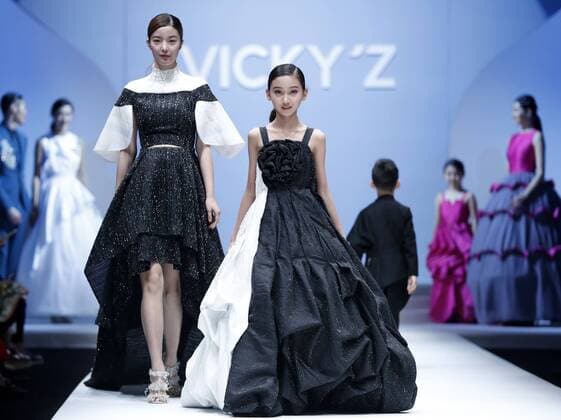China Fashion Week - Xu Xinyin Fashion Show