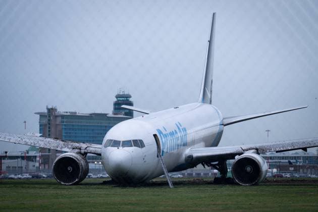 Canada, CargoJet 767 overruns runway in Vancouver