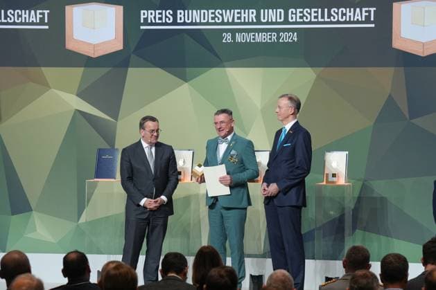 Berlin, presentation of the Bundeswehr and Society Award