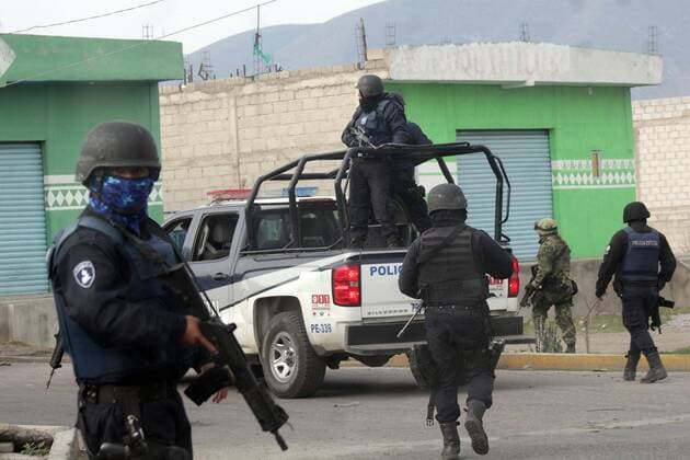 Mexico: Army and police take action against fuel thieves in Palmarito Tochiapan
