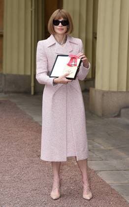 Award Order of the British Empire - Anna Wintour with Dame Commander award