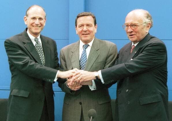 Forced labourer negotiations in Berlin ended, 20th anniversary on 17 July