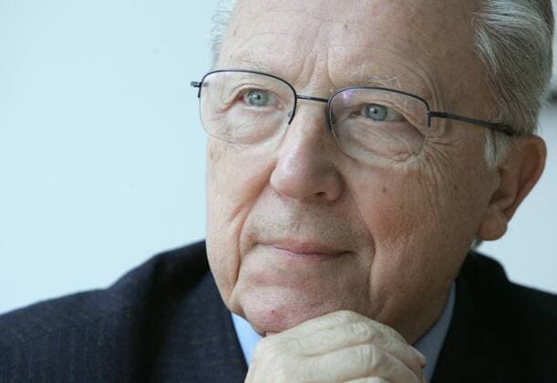 Former EU Commission President Jacques Delors dies