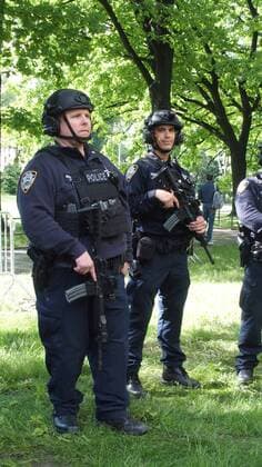 USA: Security measures on the fringes of a Nelly concert