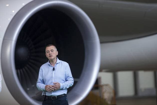 IATA boss Willie Walsh warns of a wave of bankruptcies among low-cost airlines, archive images