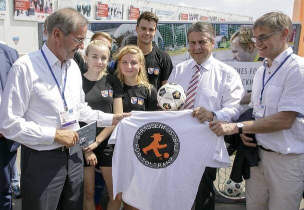 Foreign Minister Gabriel meets participants of a street football action in Krasnodar, Russia