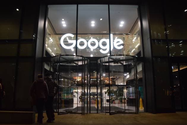 Alphabet joins the Dow Jones, archive images