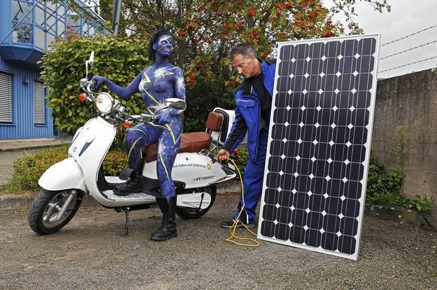 Symbol Images E-Mobility with Bodypainting Model