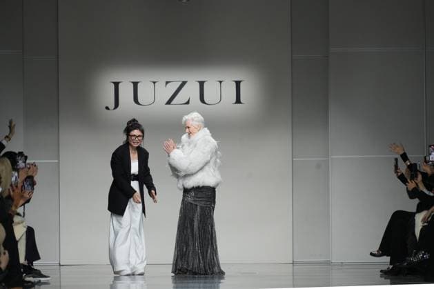 NewYork Fashion Week, Maye Musk walks in the Juzui fashion show