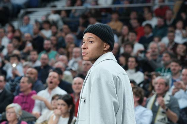 Real Madrid footballers attend basketball match