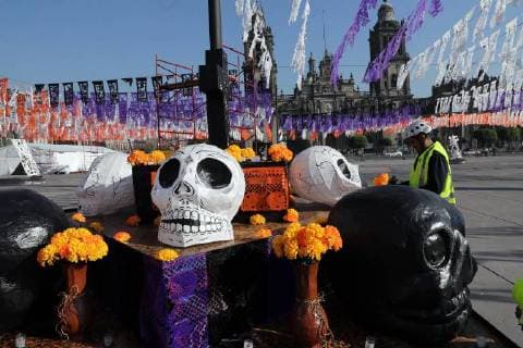 Mexico: Preparations for the Dia de los Muertos