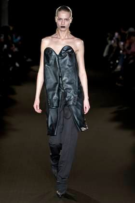 Paris Fashion Week, Situationist fashion show
