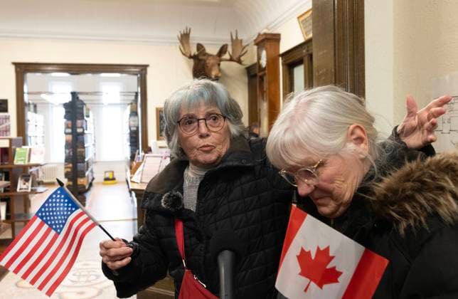 USA - Canada, Haskell Free Library and Opera in Stansted - Quebec
