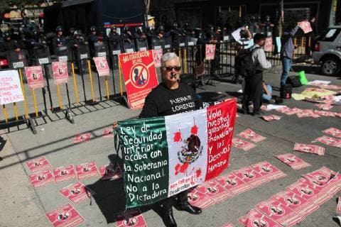 Protest before the Senate in Mexico City