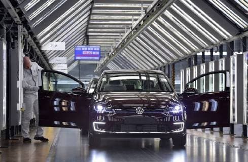 VW: e-Golf production in the Gläasernen Manufaktur in Dresden