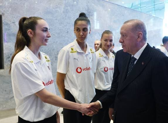 Turkey, Recep Tayyip Erdogan receives the national womens volleyball team in Istanbul