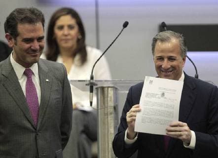 Mexico: Jose Antonio Meade Kuribrena registers as presidential candidate